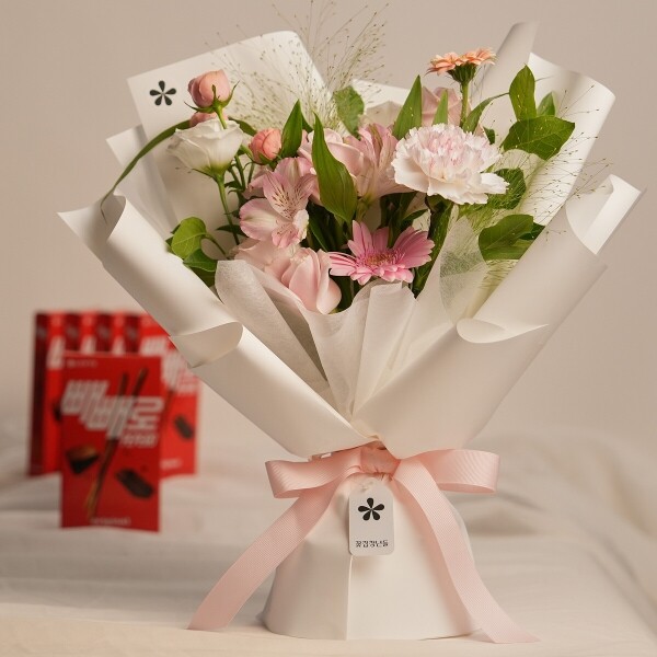 꽃집청년들,핑크 계절 꽃다발+빼빼로 5개