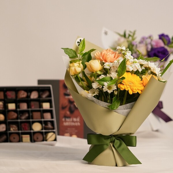 꽃집청년들,계절 꽃다발+칼루위 초콜릿 25구