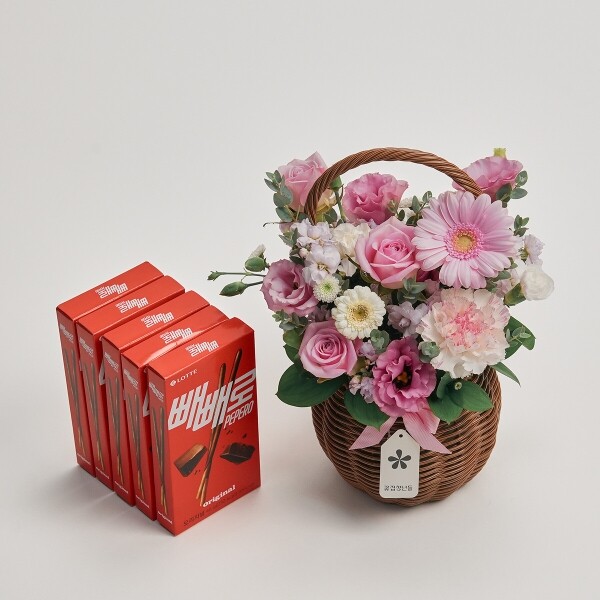 꽃집청년들,핑크 계절 꽃바구니+빼빼로 5개