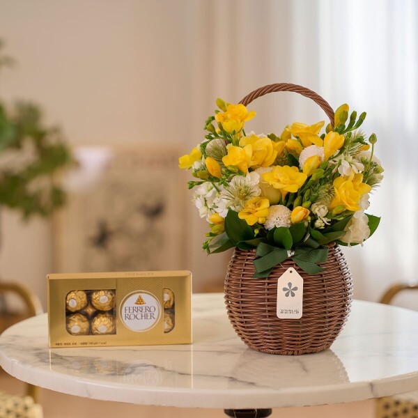 꽃집청년들,프리지아 시즌 꽃바구니+페레로로쉐 8구