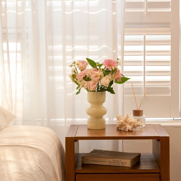 꽃집청년들,화이트 핑크 계절 꽃다발+페레로로쉐 8구