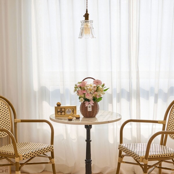 꽃집청년들,화이트 핑크 계절 꽃바구니+페레로로쉐 8구